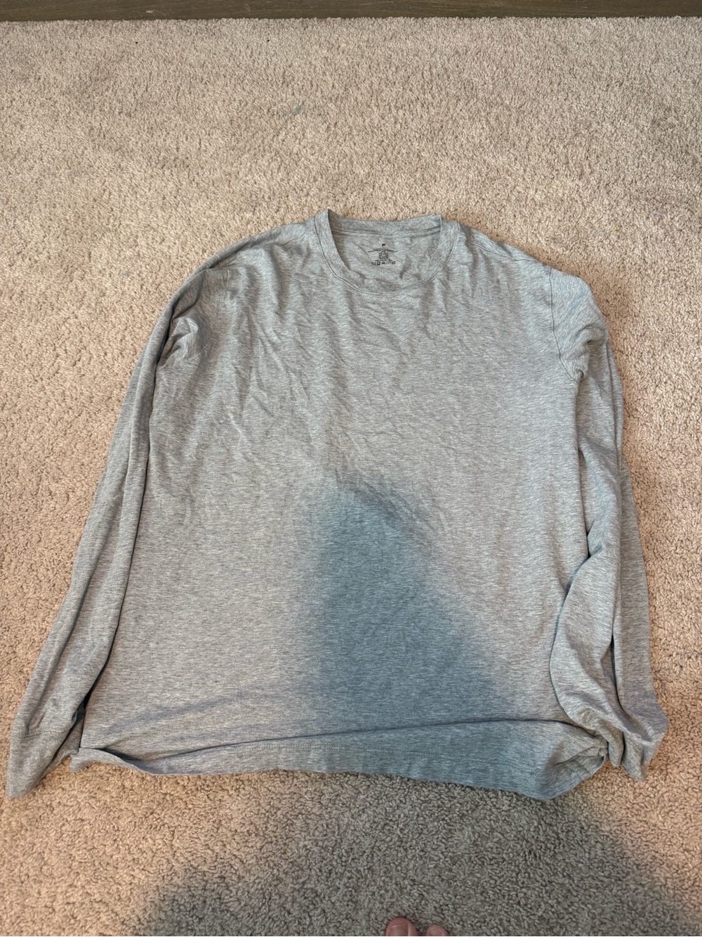 Fabletics Men's Long-Sleeve 24/7 Crewneck Shirt - Light Gray
